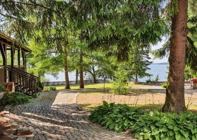 dom-nad-jeziorem-na-Mazurach