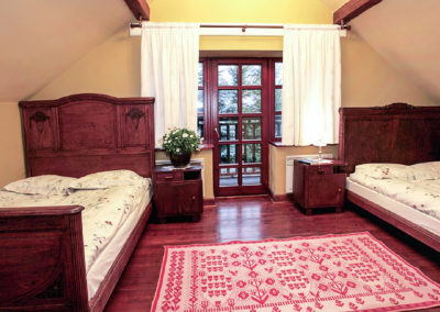 sypialnia-z-dwoma-łóżkami