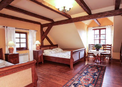 sypialnie-dom-nad-jeziorem-na-wynajem