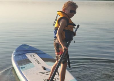 dziecko-nad-jeziorem-gołdapiwo